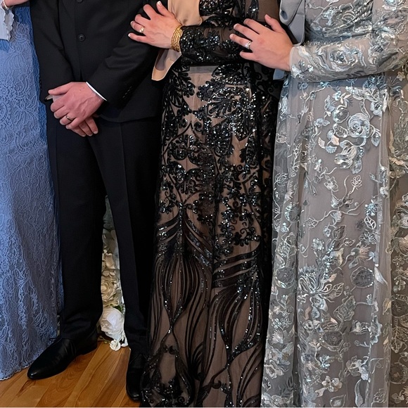 Gorgeous Gown! Wore once for my brothers wedding. - Picture 2 of 4